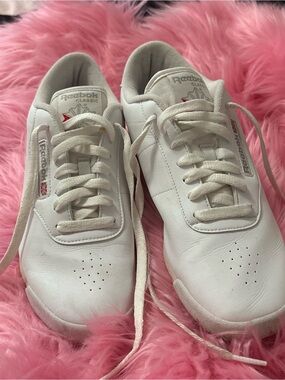 Vintage Y2K Reebok White Princess style women’s size 10 and good condition